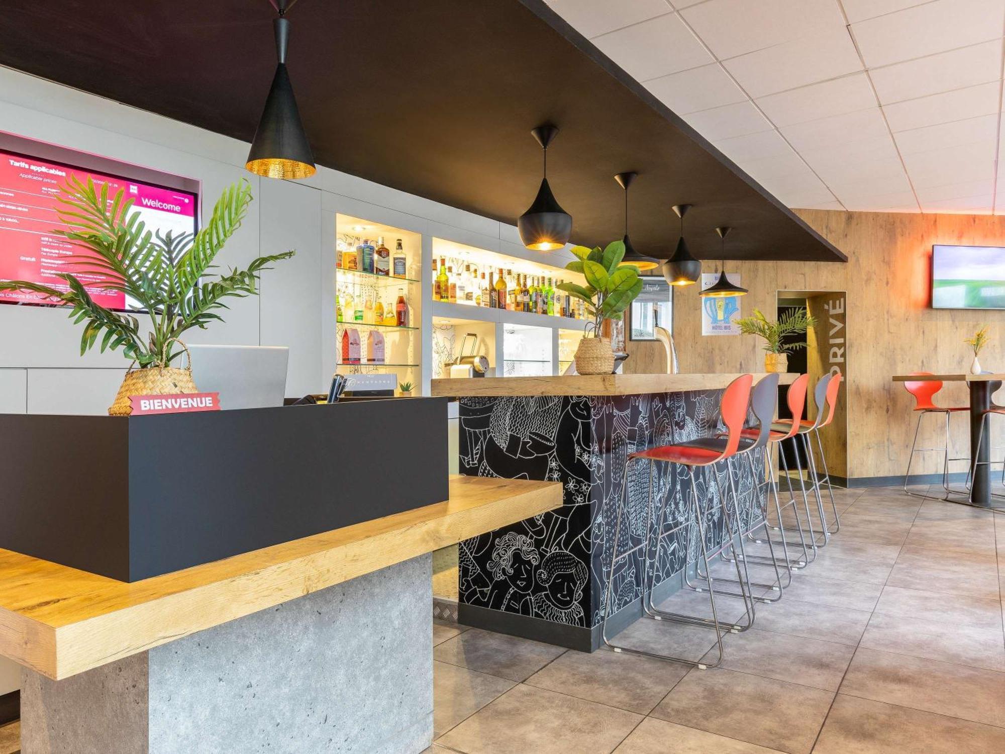 Отель Ibis Chalons En Champagne Экстерьер фото