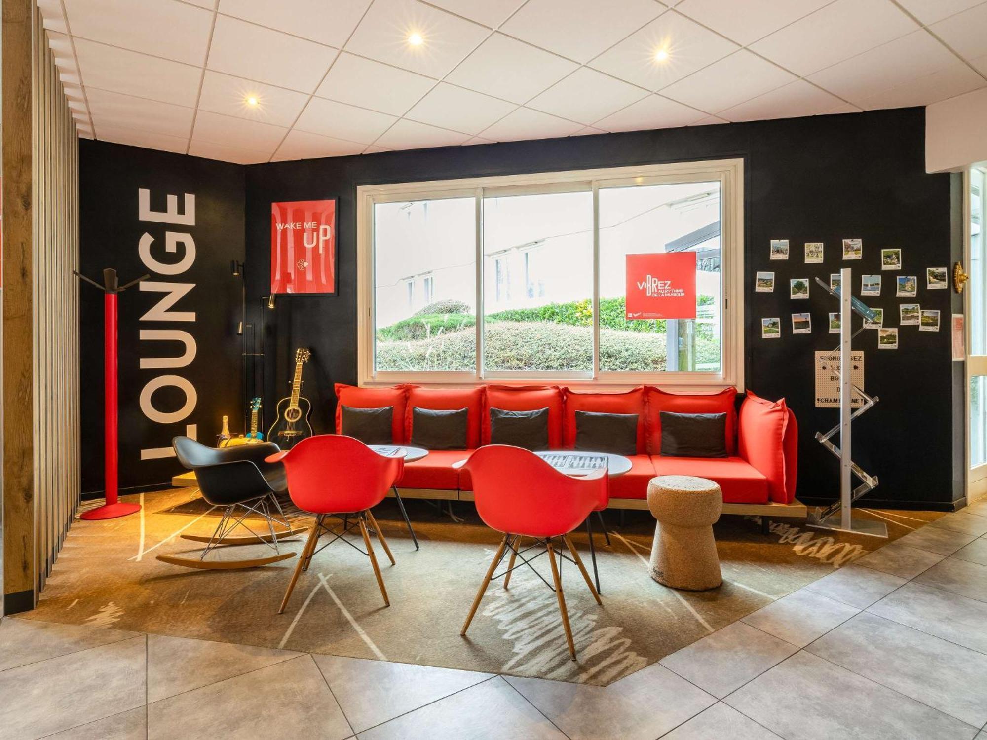 Отель Ibis Chalons En Champagne Экстерьер фото