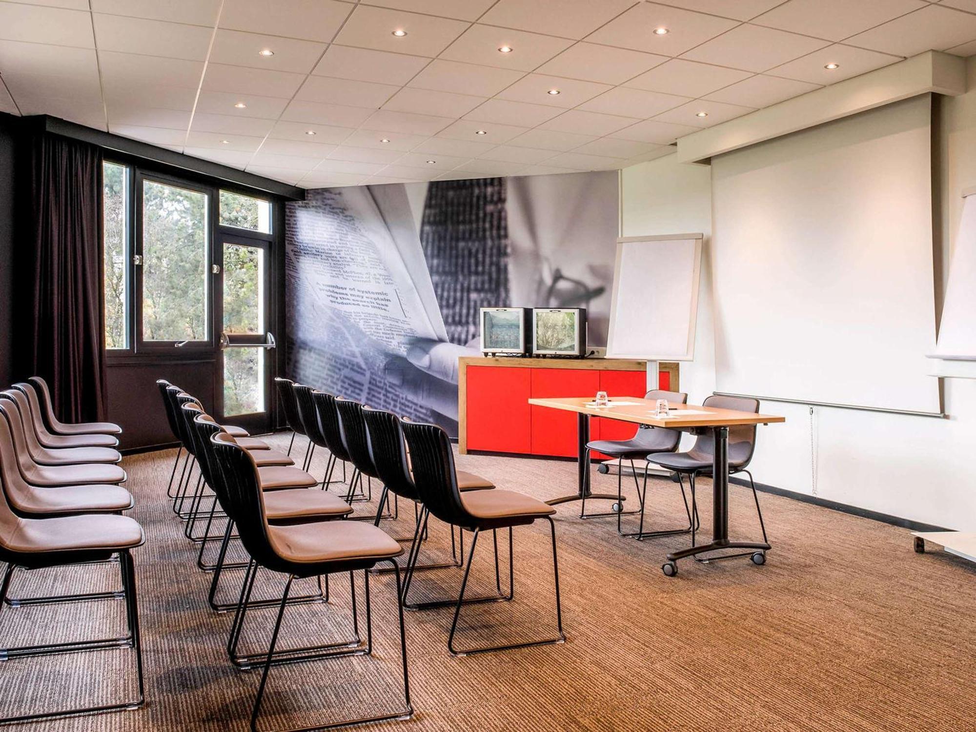 Отель Ibis Chalons En Champagne Экстерьер фото