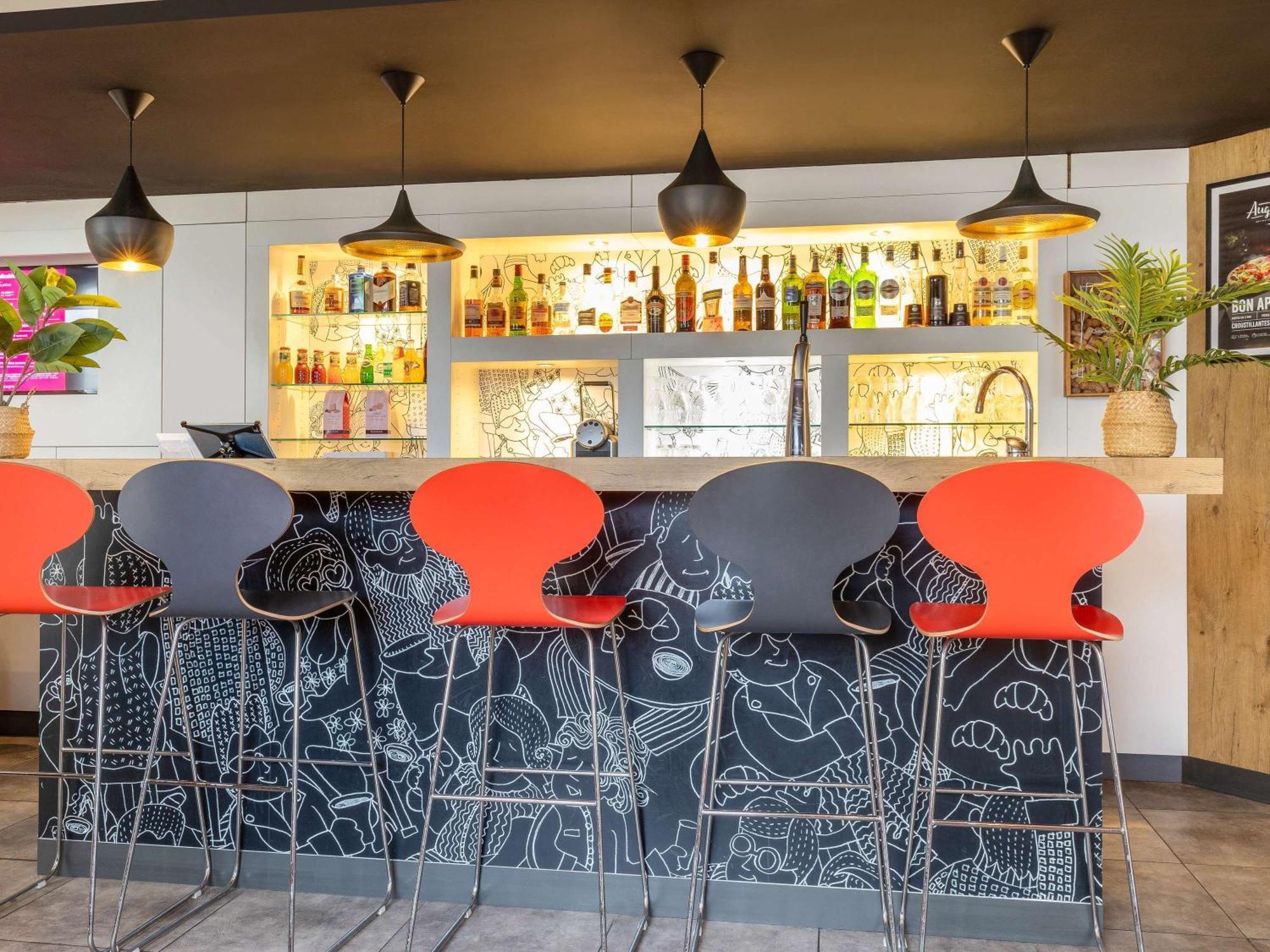 Отель Ibis Chalons En Champagne Экстерьер фото
