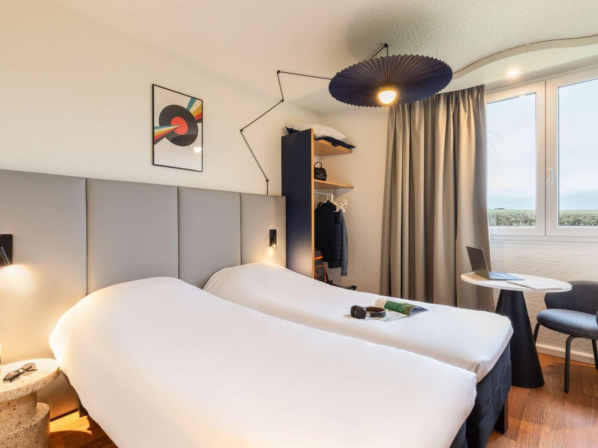 Отель Ibis Chalons En Champagne Экстерьер фото