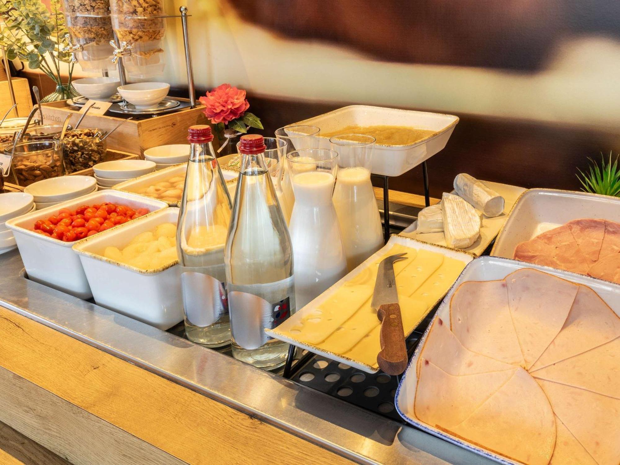 Отель Ibis Chalons En Champagne Экстерьер фото