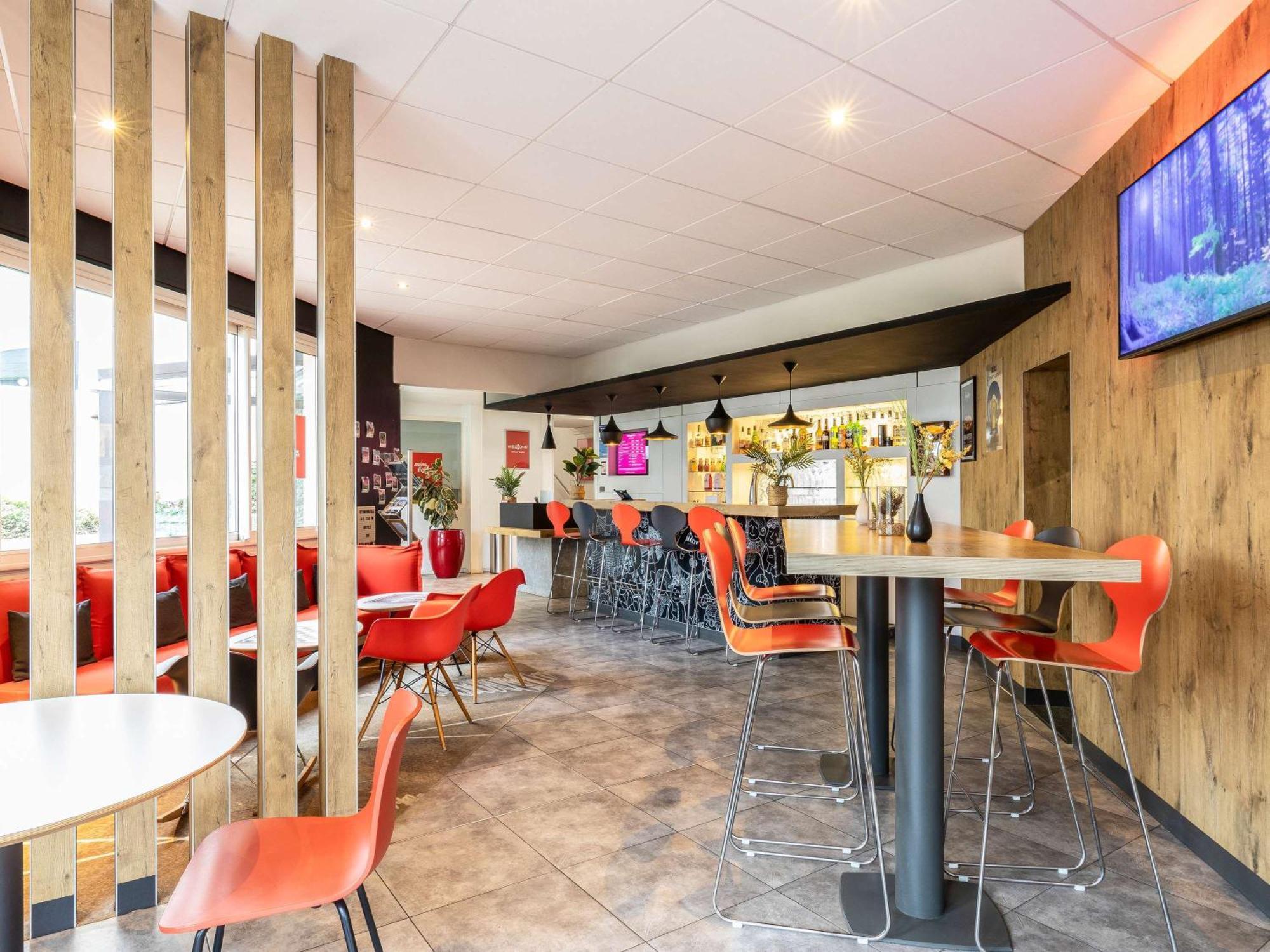 Отель Ibis Chalons En Champagne Экстерьер фото