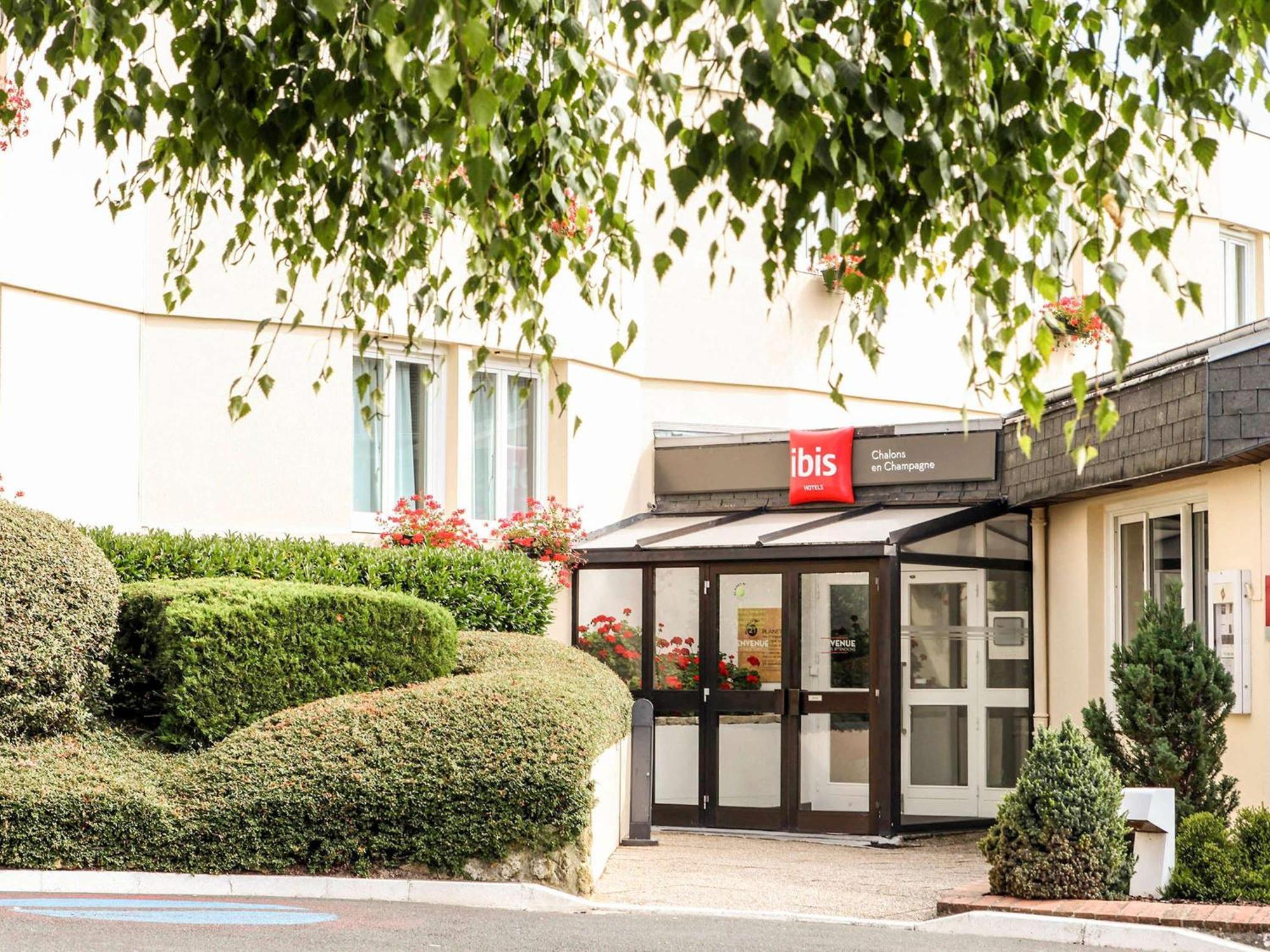 Отель Ibis Chalons En Champagne Экстерьер фото