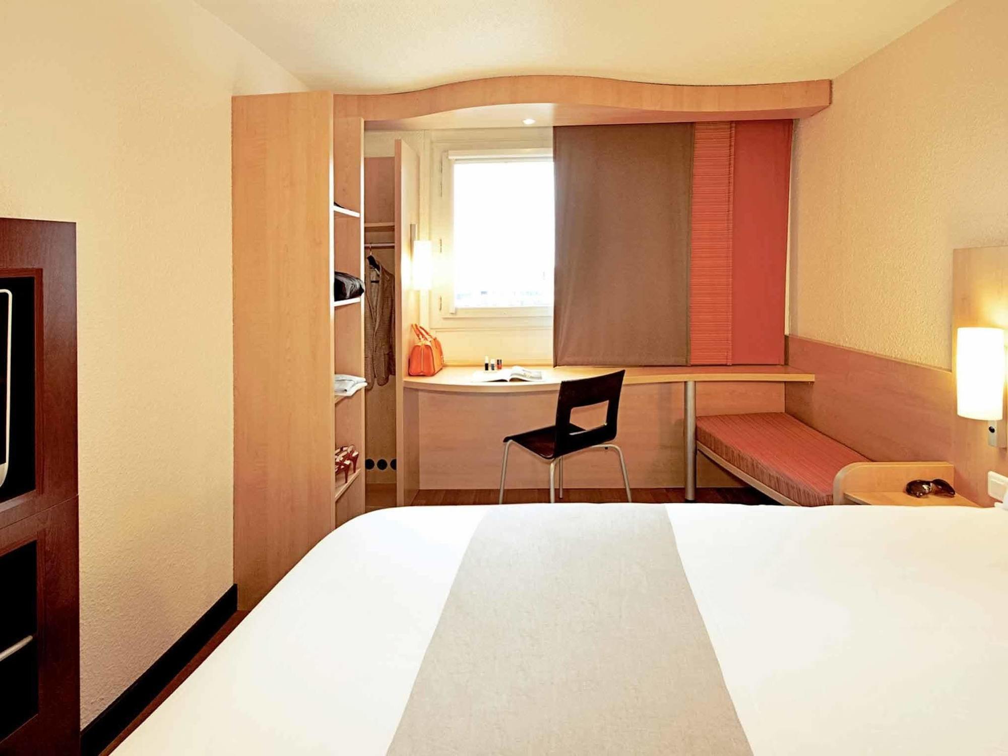 Отель Ibis Chalons En Champagne Экстерьер фото