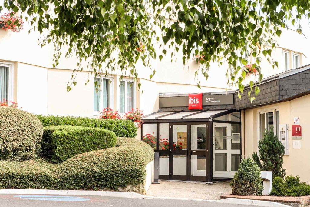 Отель Ibis Chalons En Champagne Экстерьер фото